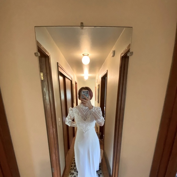 Vintage lace wedding gown - Picture 4 of 9